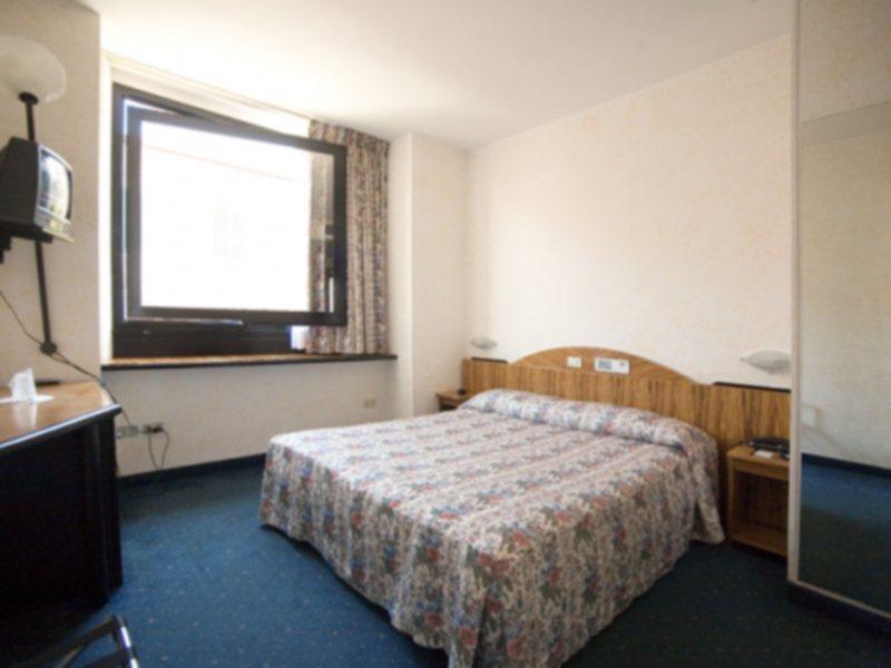 The City Hotel Ancona Luaran gambar
